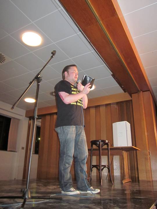 stand-up/20110311205432_00