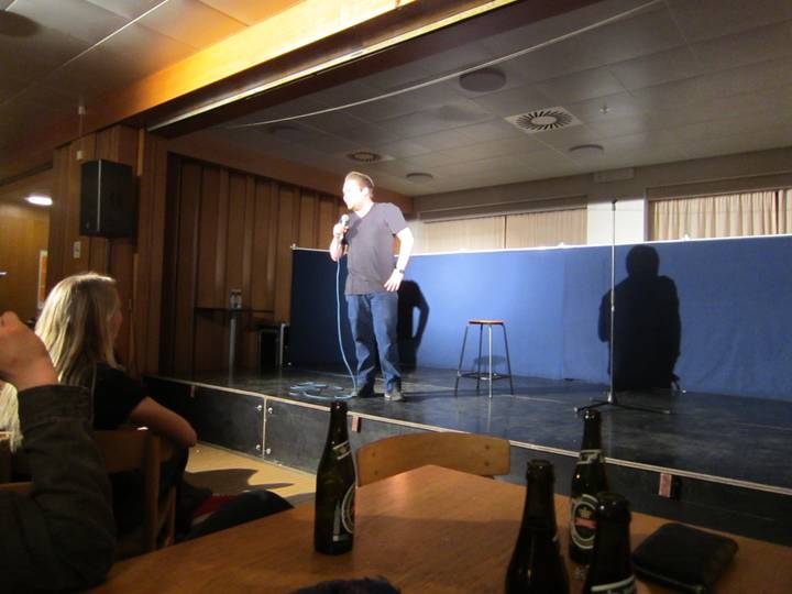 stand-up/20110310212729_00