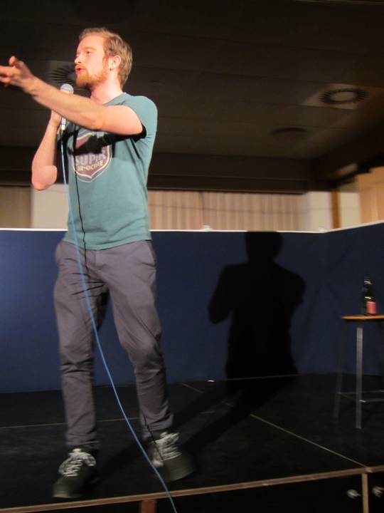 stand-up/20110310223012_00