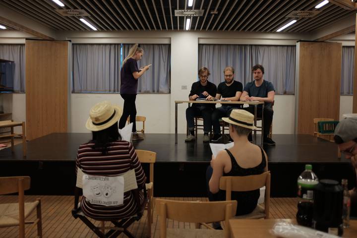 julerevyoveweekender/20181125135255_00