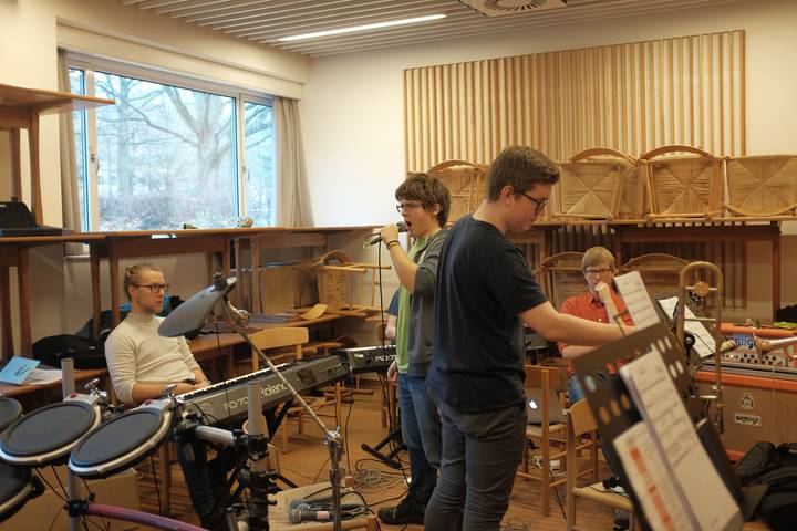 julerevyoveweekender/20181201120630_00