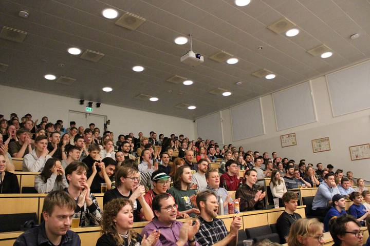 en-kasse-i-en-festforening/20000101021954_22