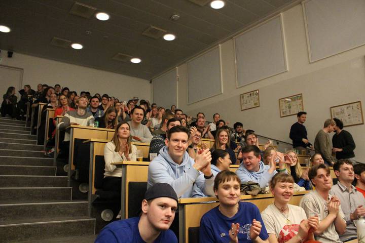 en-kasse-i-en-festforening/20000101022323_00