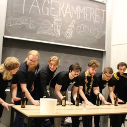 En Kasse I En Festforening