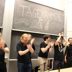 En Kasse I En Festforening