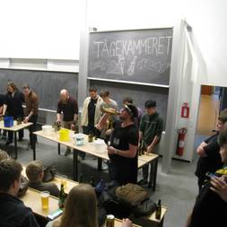 En Kasse I En Festforening