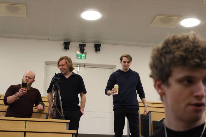 en-kasse-i-en-festforening/20000101020334_00