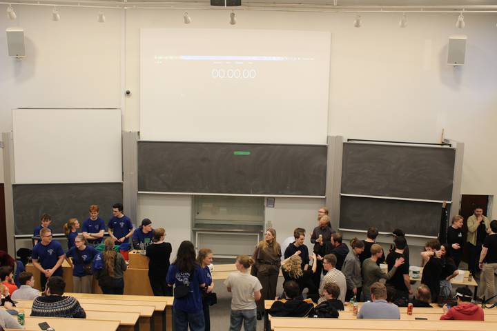 en-kasse-i-en-festforening/20000101020006_00