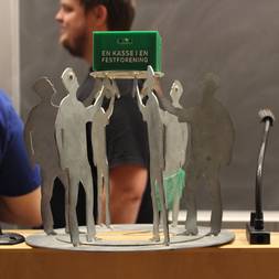 En Kasse I En Festforening