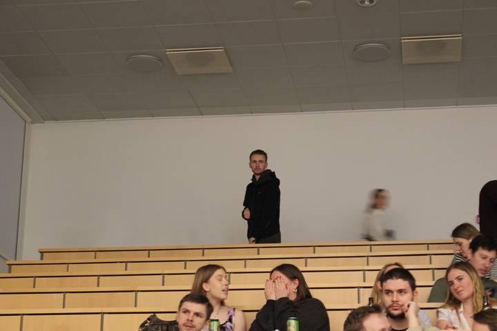 en-kasse-i-en-festforening/20000101020048_00