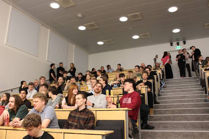 en-kasse-i-en-festforening/20000101020130_00