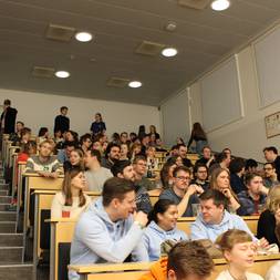 En Kasse I En Festforening
