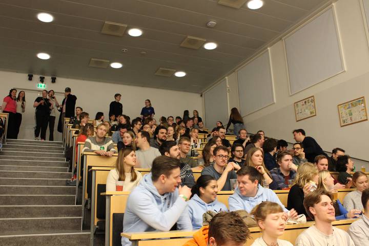 en-kasse-i-en-festforening/20000101020134_00