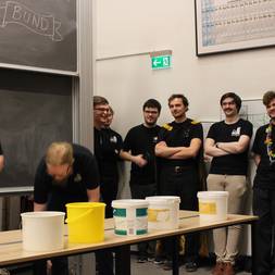 En Kasse I En Festforening