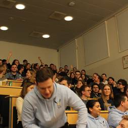 En Kasse I En Festforening