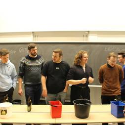 En Kasse I En Festforening