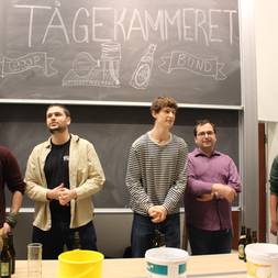 En Kasse I En Festforening