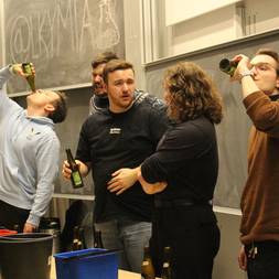 En Kasse I En Festforening