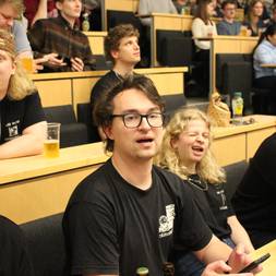 En Kasse I En Festforening