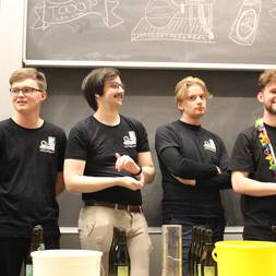 En Kasse I En Festforening