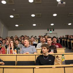 En Kasse I En Festforening