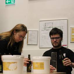 En Kasse I En Festforening