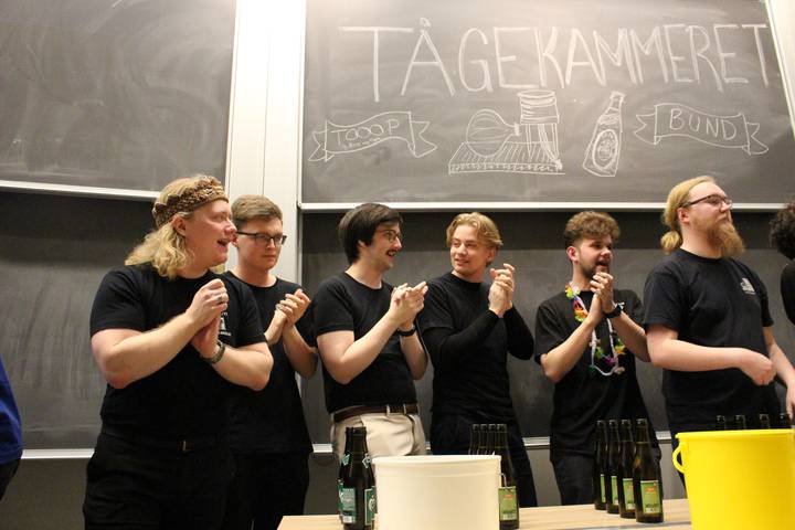 en-kasse-i-en-festforening/20000101021436_06