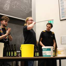 En Kasse I En Festforening