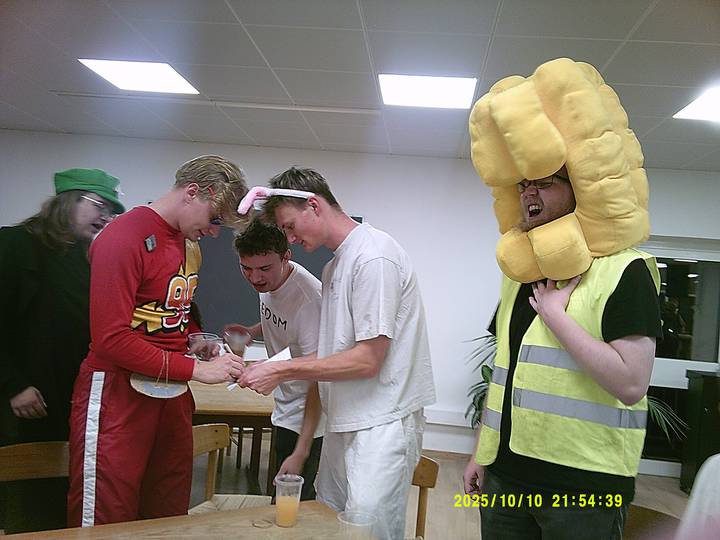 halloweenfest/20251010215439_00