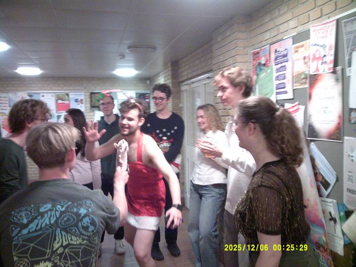 julerevy-fest/20251206002529_00