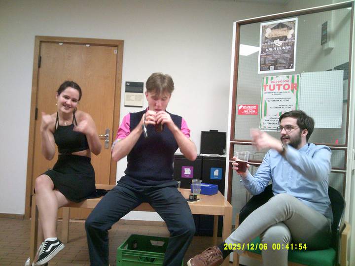 julerevy-fest/20251206004154_00