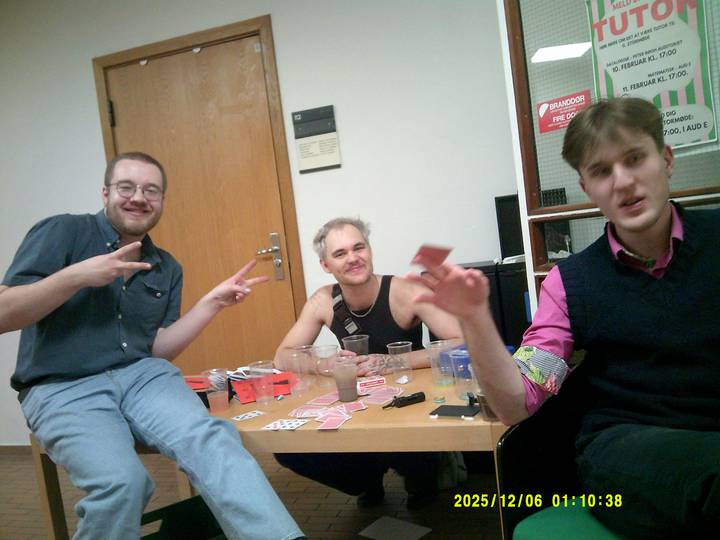 julerevy-fest/20251206011038_00