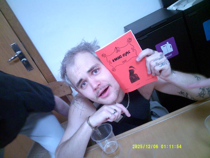 julerevy-fest/20251206011154_00