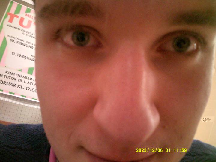 julerevy-fest/20251206011159_00