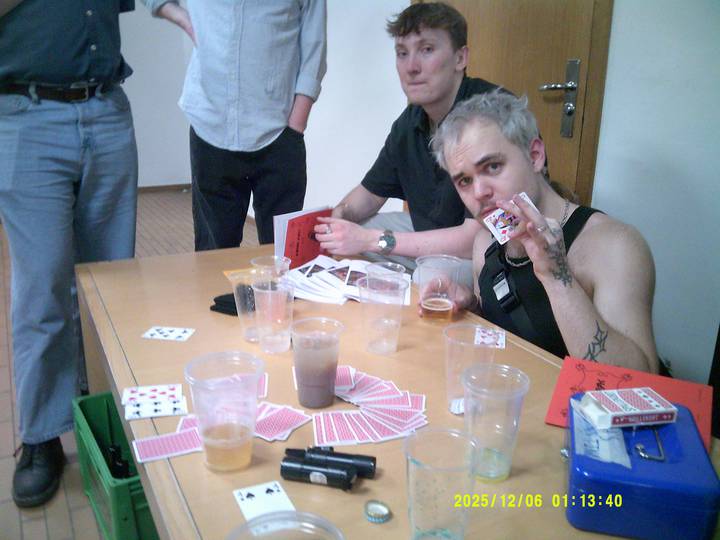 julerevy-fest/20251206011340_00