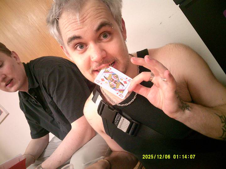 julerevy-fest/20251206011407_00