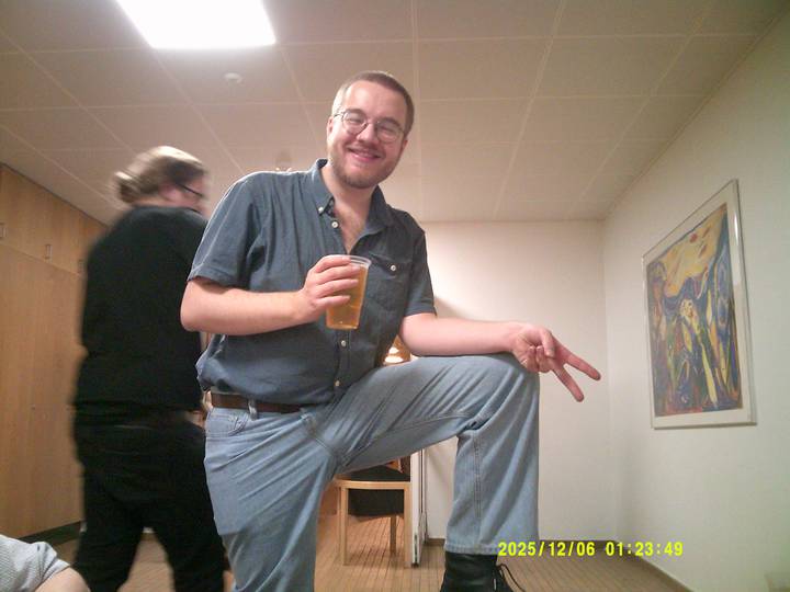 julerevy-fest/20251206012349_00