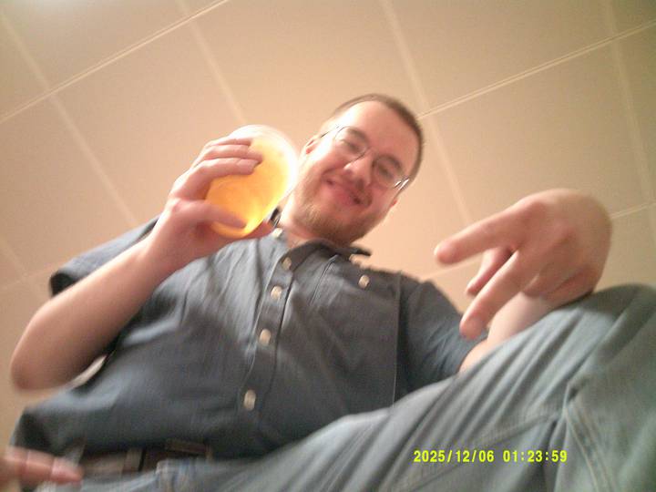 julerevy-fest/20251206012359_00