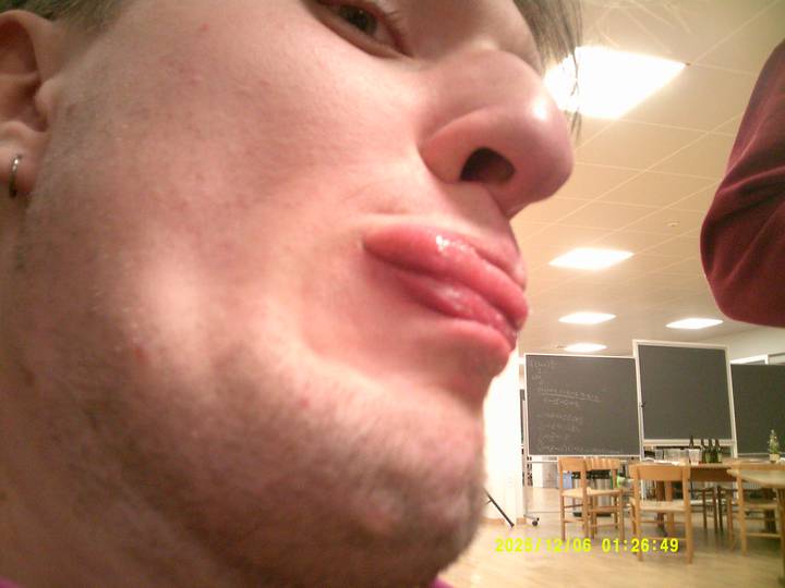 julerevy-fest/20251206012649_00