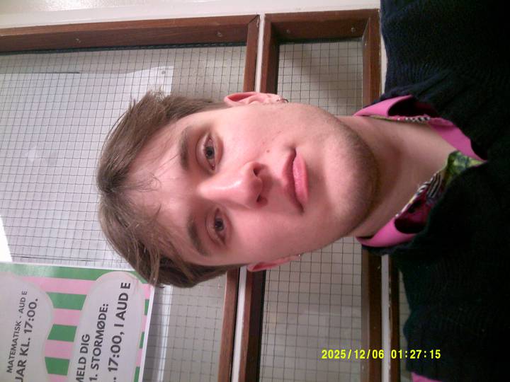 julerevy-fest/20251206012715_00