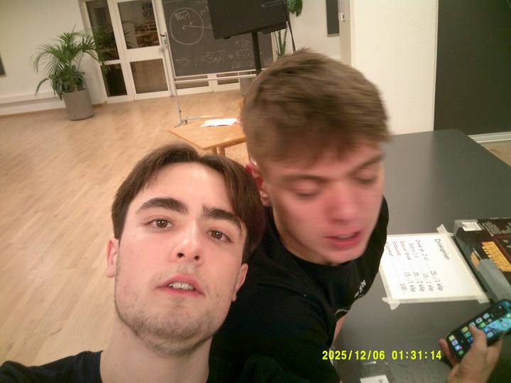 julerevy-fest/20251206013114_00