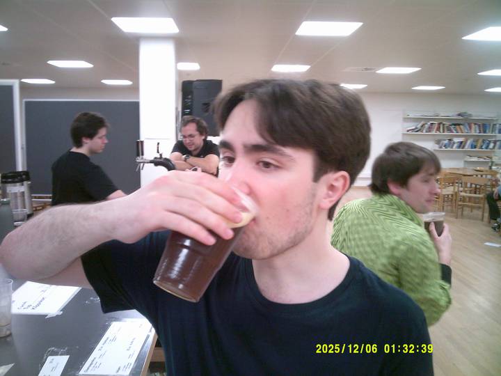 julerevy-fest/20251206013239_00