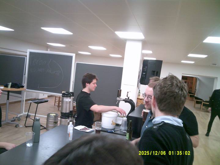 julerevy-fest/20251206013502_00