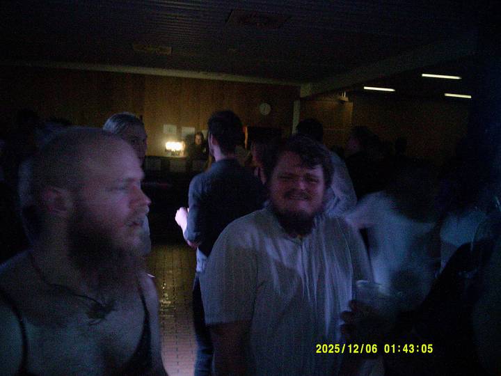 julerevy-fest/20251206014305_00