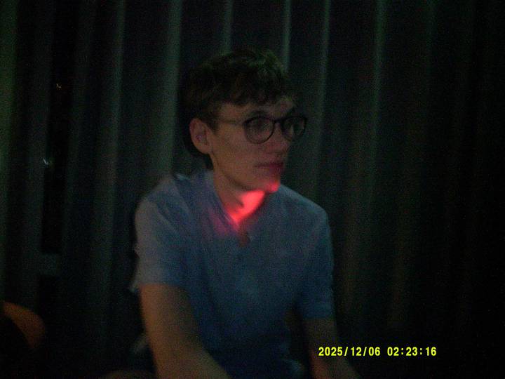 julerevy-fest/20251206022316_00