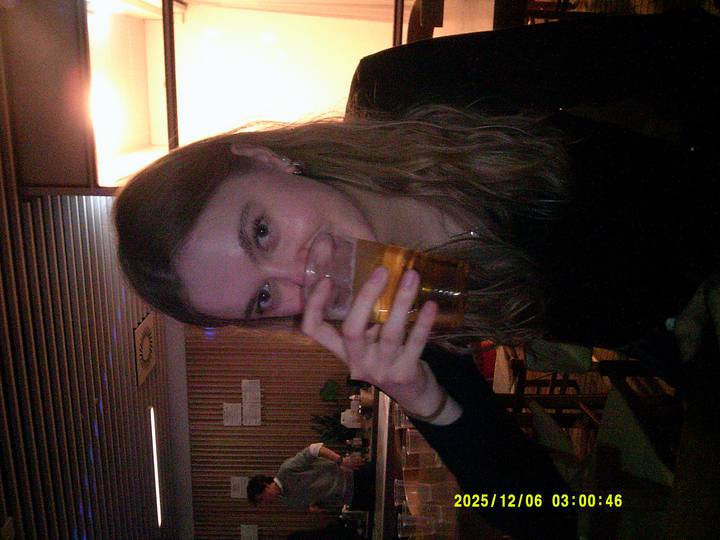 julerevy-fest/20251206030046_00