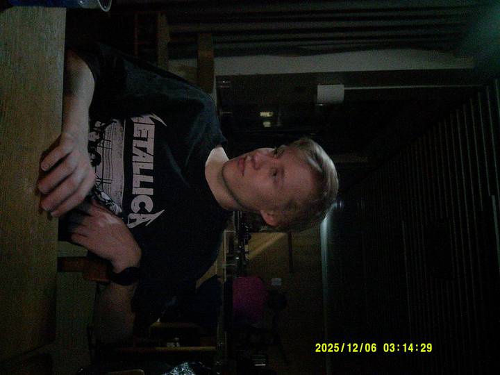 julerevy-fest/20251206031429_00