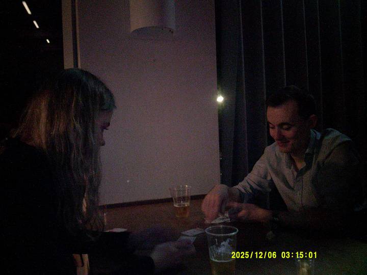 julerevy-fest/20251206031501_00