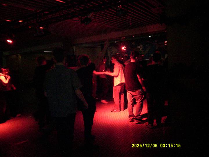 julerevy-fest/20251206031515_00