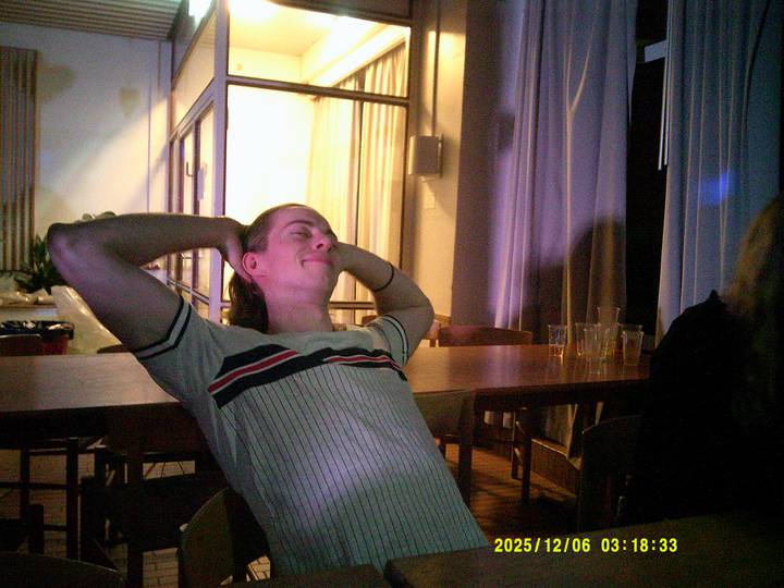 julerevy-fest/20251206031833_00